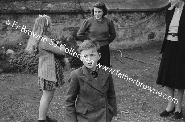 DR.ROBERT(ROBBIE) O'MEARA & FAMILY AT 81 PEMBROKE ROAD INCL MRS MCDONNELL (MARY O'M)